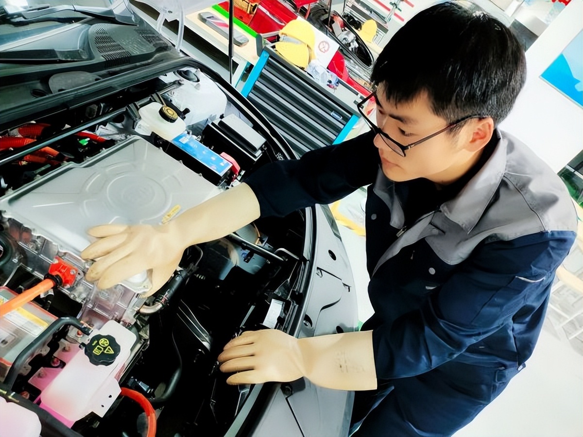 大学生助力贫困学子成长,青年学子的使命与担当