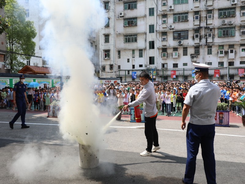 消防大队开展六一儿童节活动,消防六一儿童节慰问