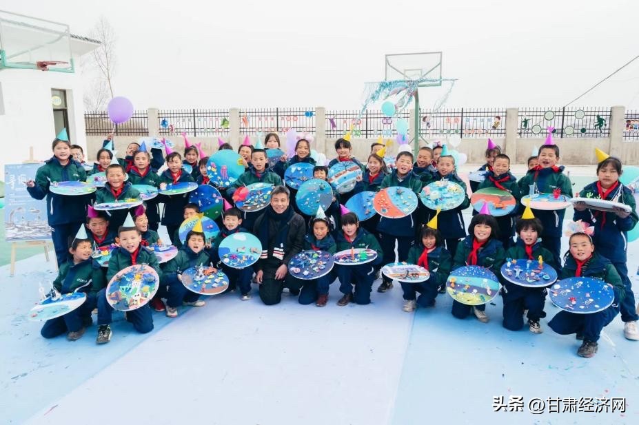 助推社会美育实践为少年寻海逐梦——中国人寿寿险公司举办“艺术回山”爱心公益活动