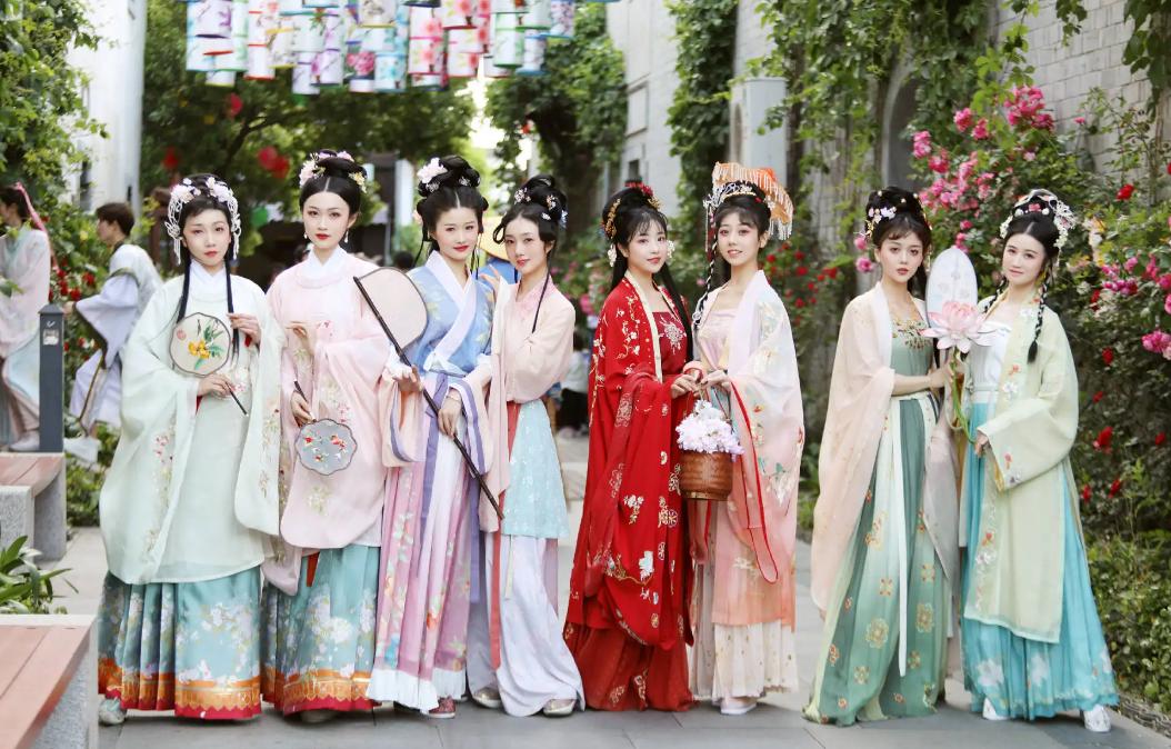 美媒中国消费者引全球潮流,美媒谈中国消费复苏