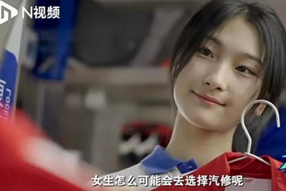 谁说一定要考高中读大学？17岁女孩不走寻常路，未来前途光明