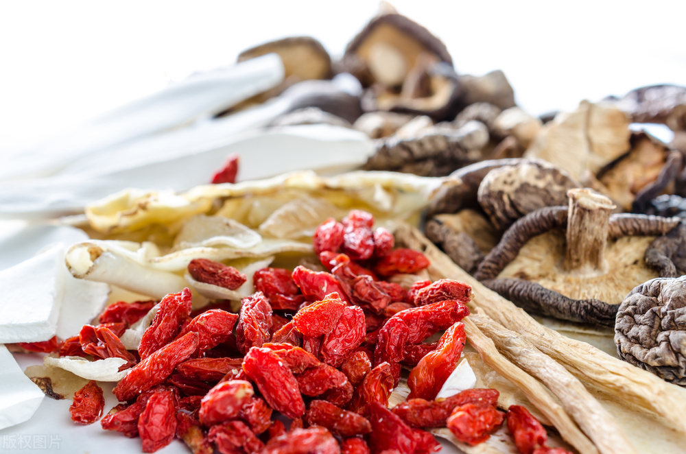 肾虚尿频夜尿多只需简单的4味药,肾虚导致夜尿多症状