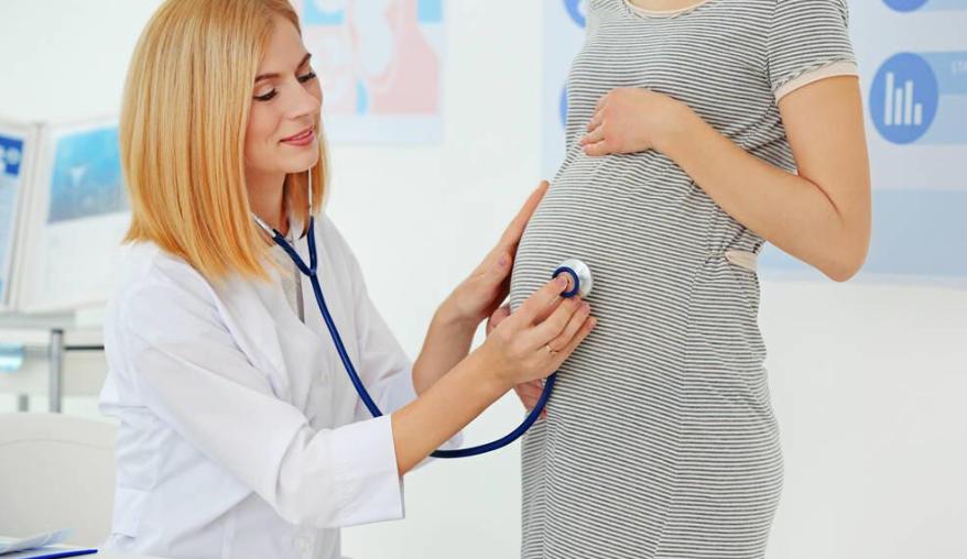 尿频、孕吐，属于正常现象，不用担心，但出现4大症状要警惕