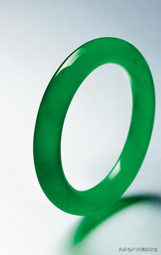 帝王绿手镯翡翠拍卖价格记录图片,6000天价翡翠