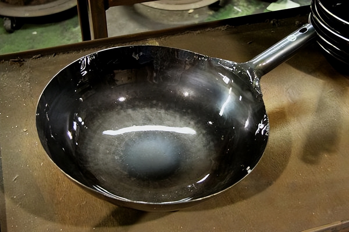 央视曝光的毒铁锅,低价铁锅全部是毒铁锅是真的吗