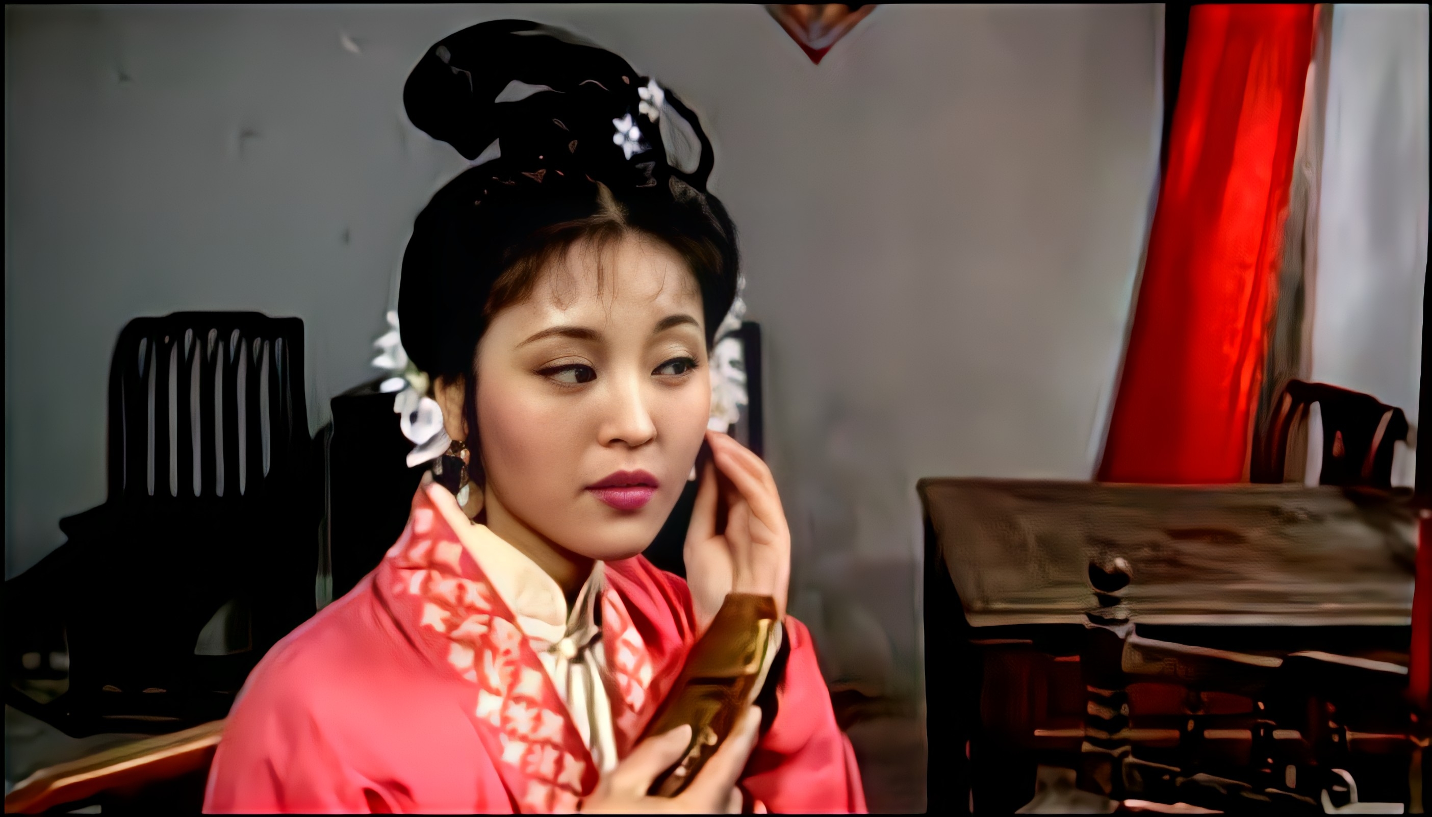 小伙为了银子让妻子献身富商，妻子心灰意冷，酿成人间惨剧