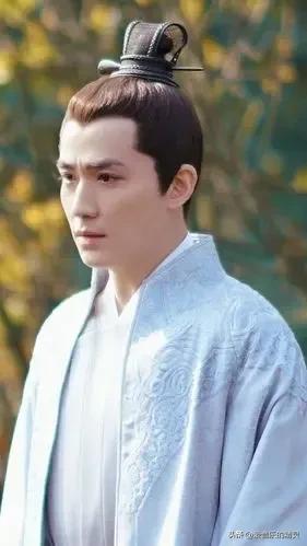 朱一龙获35届金鸡影帝几岁,朱一龙从6岁到33岁的变化