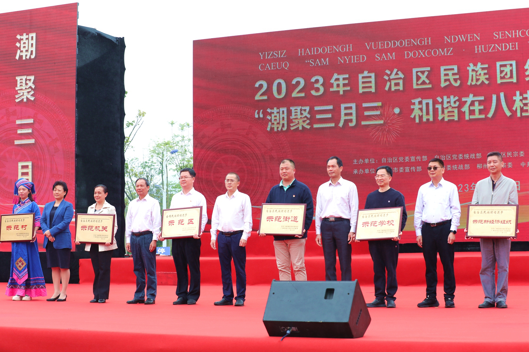 石榴开花红似火鲜艳欲滴,石榴花开红似火七律诗