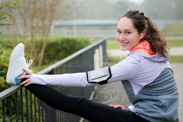 长时间不剧烈运动突然运动腿肉疼,长时间不运动后剧烈运动背部痛