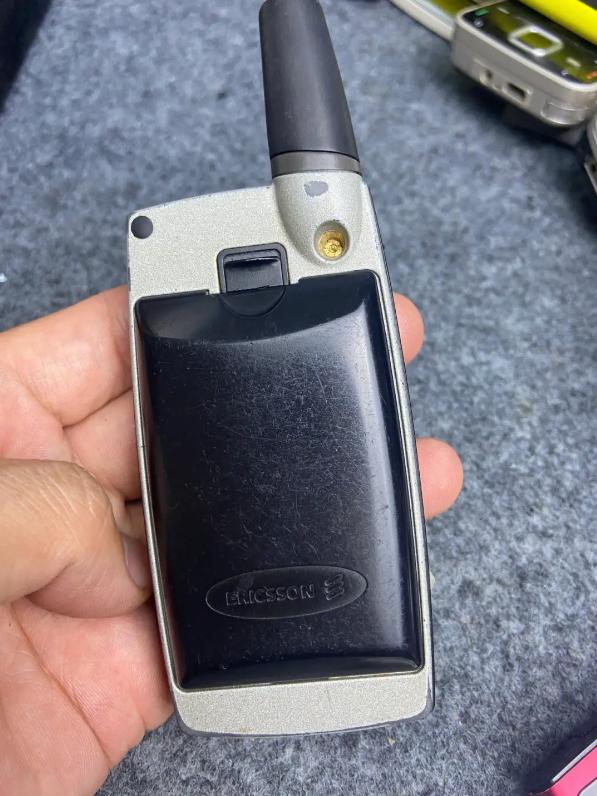 让我们回忆曾经用过的手机,你还记得你曾经用过的手机吗