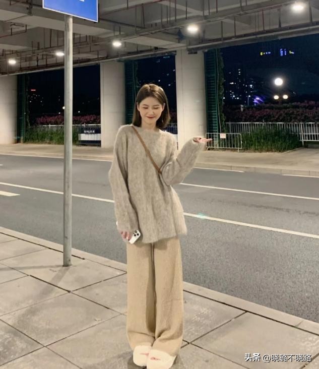 今年最洋气的阔腿杏色裤春秋新款,女款杏白加绒裤