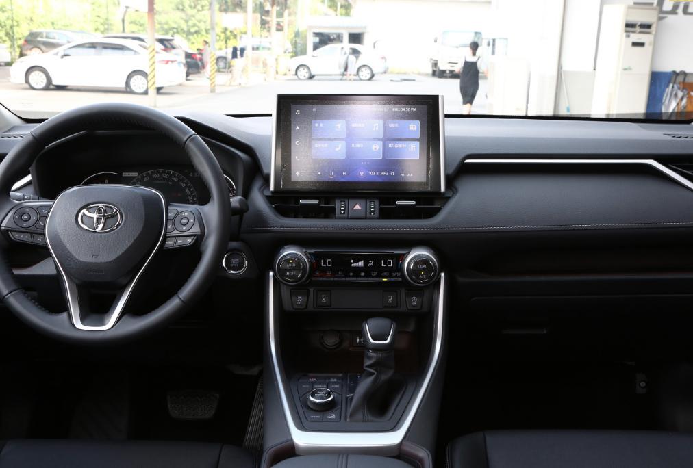 新款丰田RAV4荣放性价比怎么样？来听听真实车主怎么评价