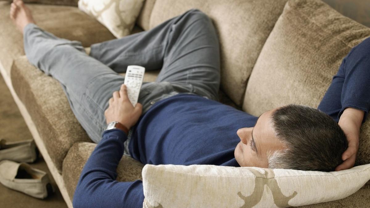 吃饱后坐着还是站着好消化,吃饱了躺着最好还是站着最好