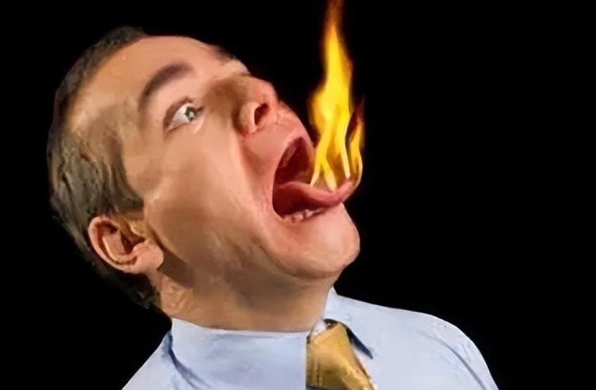 别以为晚上睡觉嘴发干是什么原因,夜晚睡觉嘴唇发干怎么回事