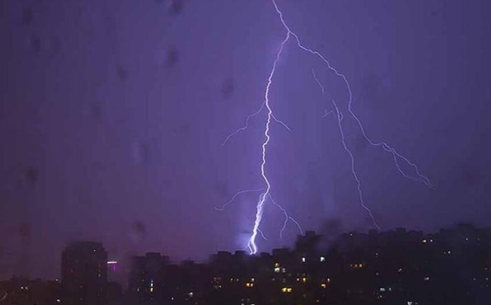 温州小伊伊现状,温州动车事故小伊伊谁救的