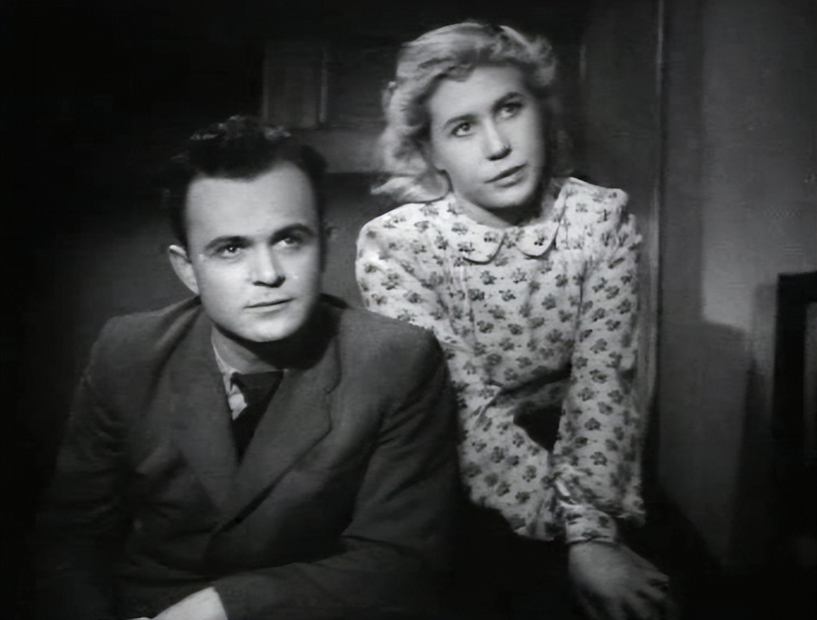 《青年近卫军》中谍战女孩的情感秘境，揭示风流背后的坚贞与纯真