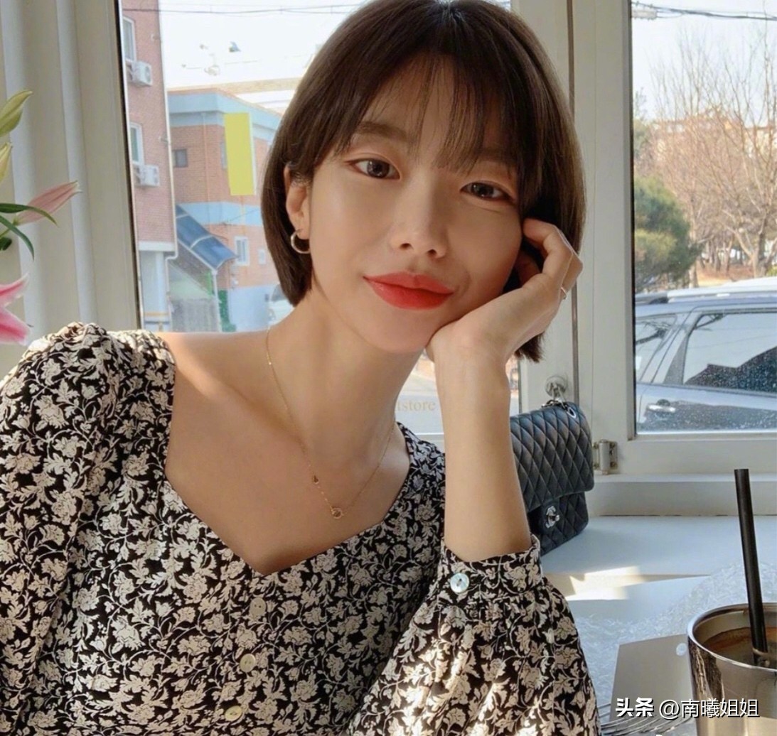 今年最流行的发型圆脸,发量少的过肩发型怎么扎好看圆脸
