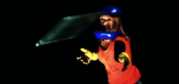 据说台风的时候，要把家里的窗户都打开，这样可以减小风的阻力