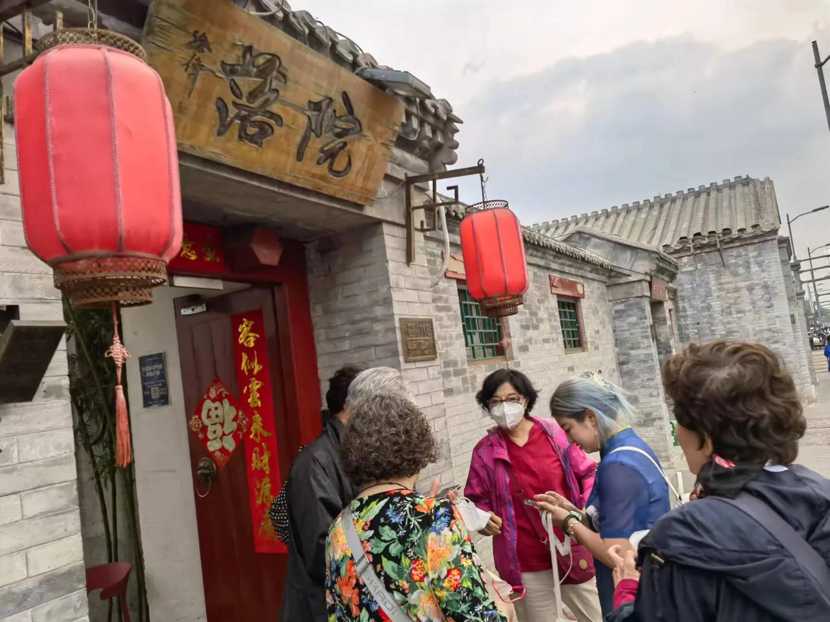 外地老年人如何通过投靠子女实现进京落户？