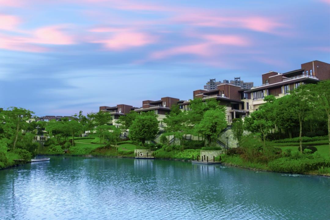 终于等到了！比想象更美的稀缺湖景别墅！