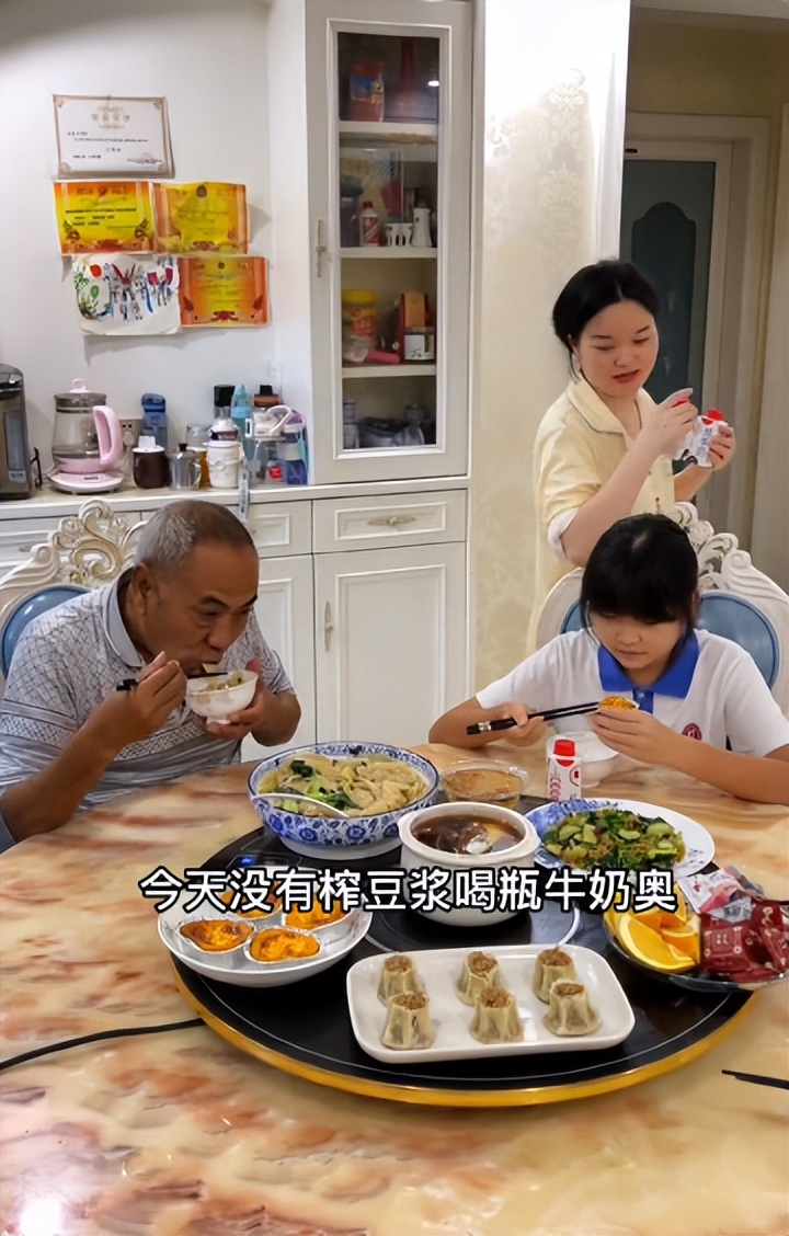 5点起床做早饭，初中学历月入6位数，仨娃妈王蓉的成功有迹可循