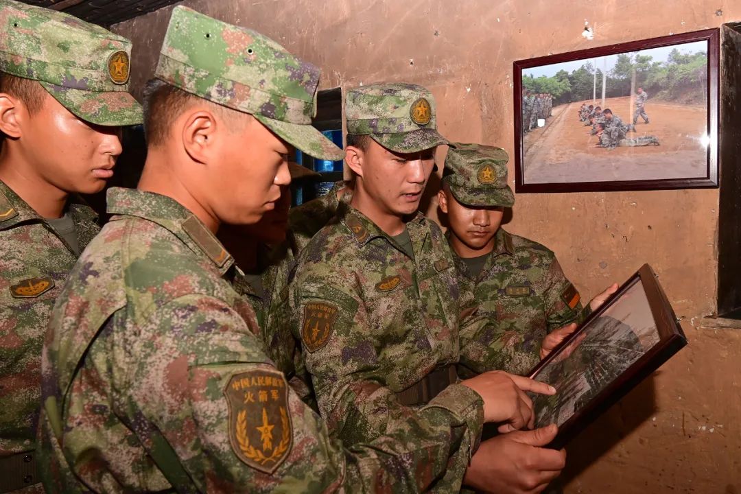 刚到部队时的新兵训练,刚到新兵连入营第一天