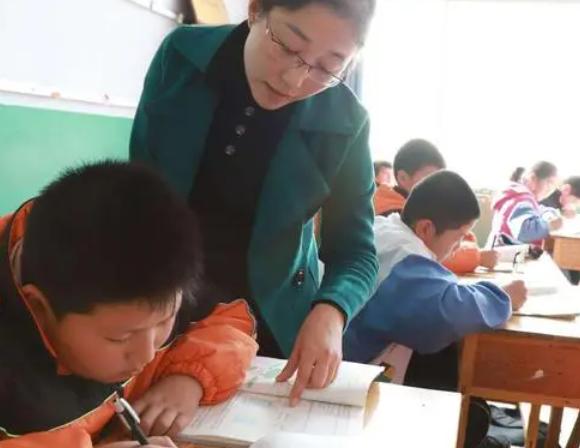 学生名字走红连名带姓只有两笔,小学生因名字走红连名带姓共两笔