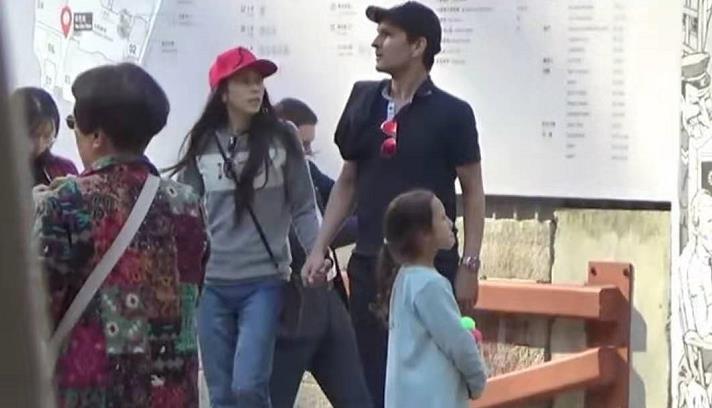 港台女星莫文蔚,朱茵莫文蔚分手了吗