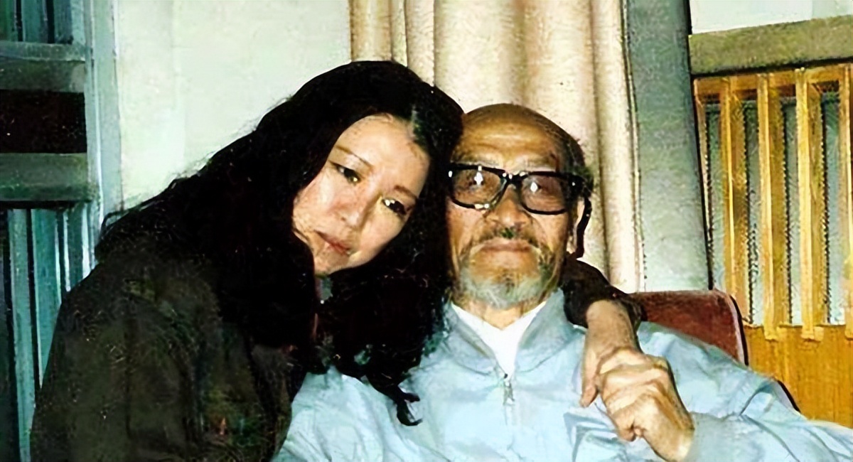 惊闻三毛自缢身亡，78岁的王洛宾酩酊大醉，写恋歌《等待》献给她