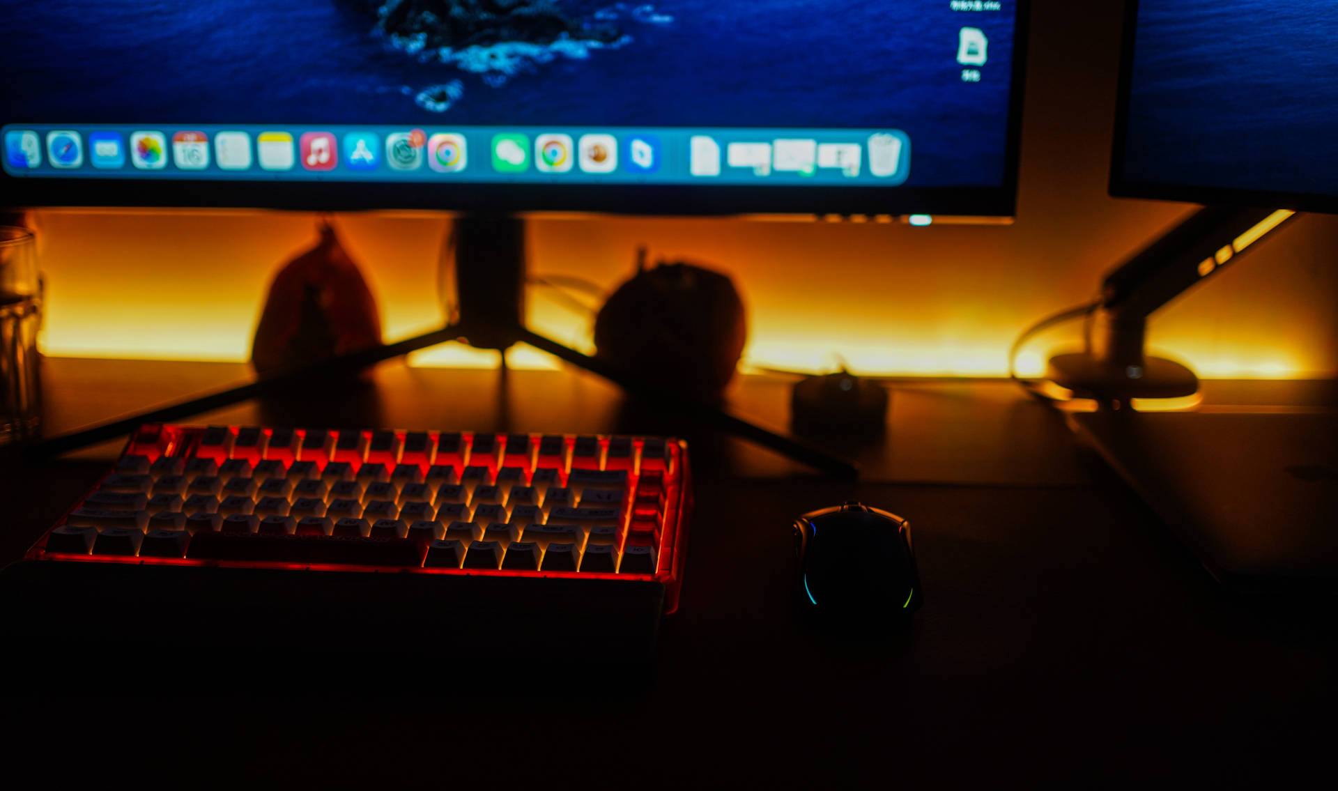 白天生产力晚上爱奇艺，八千字教你打造一键切换主题桌面