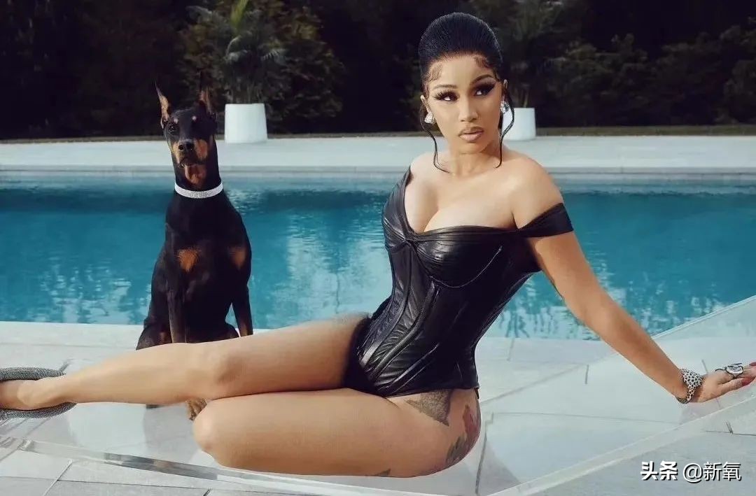 好拽！从贫民窟到顶奢代言人，骂卡戴珊是学人精…