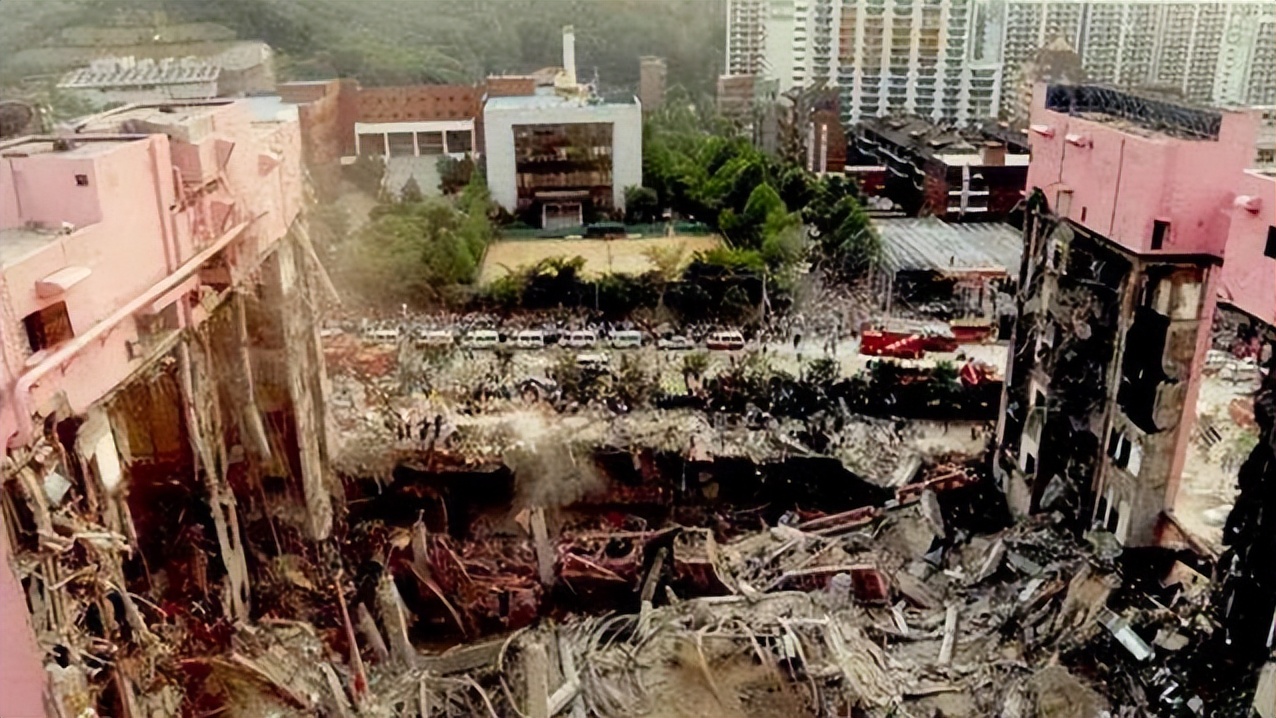 韩国商场图一天营业额，致1500人瞬间被活埋，幕后黑手到底是谁？