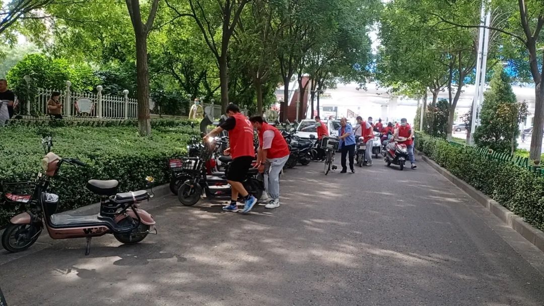 介休青志协红马甲为你护航，愿你旗开得胜，未来闪闪发光