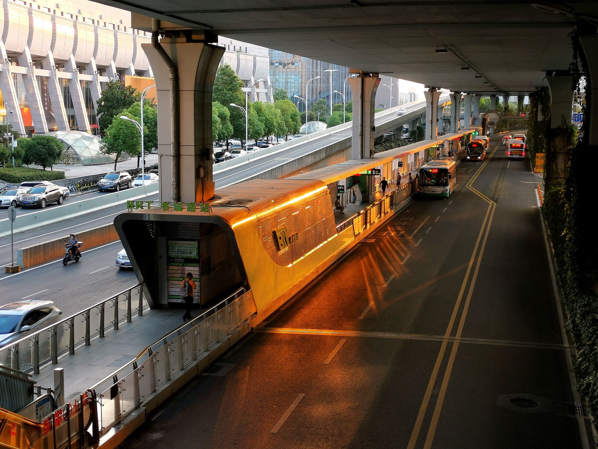 1800岁的武昌，为何能远离老牌城市的诅咒？（深度长文）