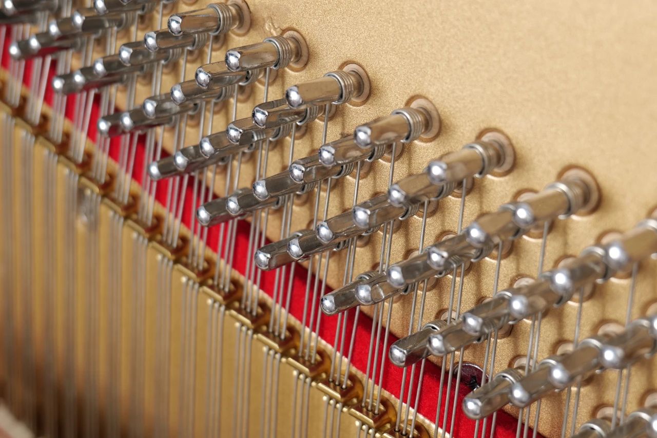 深圳二手钢琴翻新,如何辨别新钢琴和二手钢琴