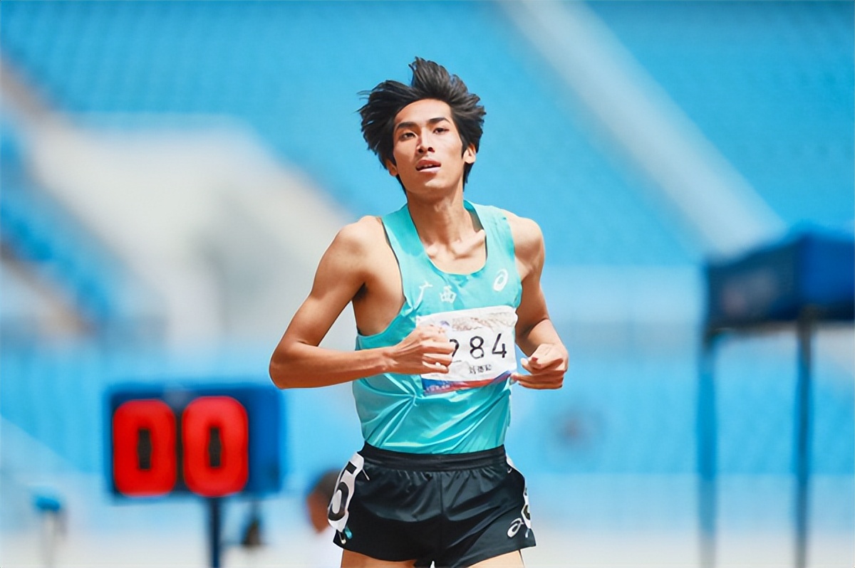 国内中长跑一哥感叹薪水太低：4K到8K一个月刚成就全国双冠王