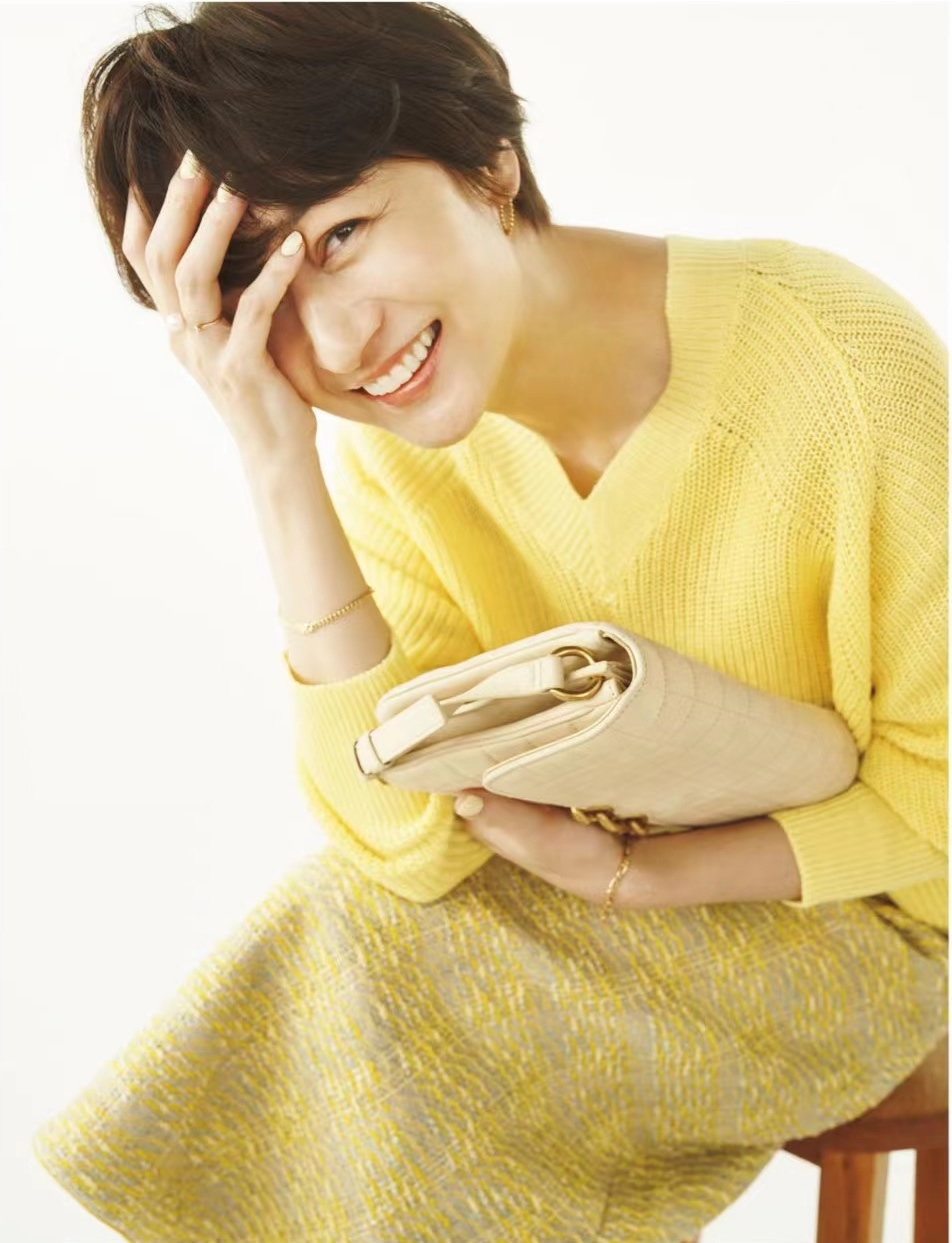 冬季的配色穿搭让你轻松提升气质,搭配推荐简约出挑的柔和色系穿搭