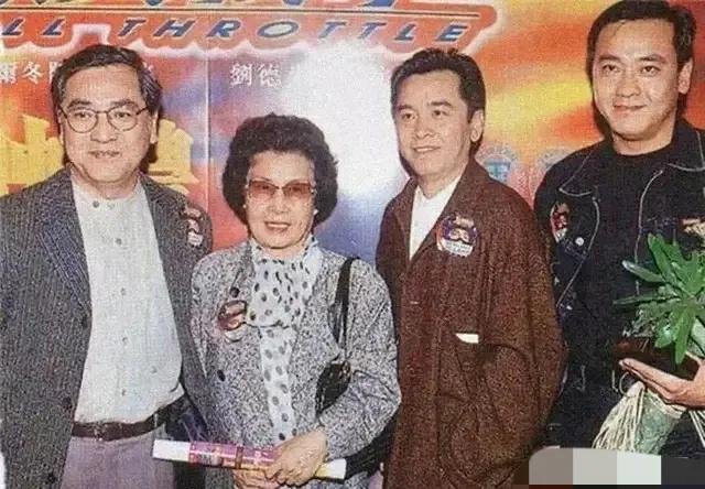 10对丁克夫妻，有人丁克至死，有人后悔晚矣，还有2对偷生孩子