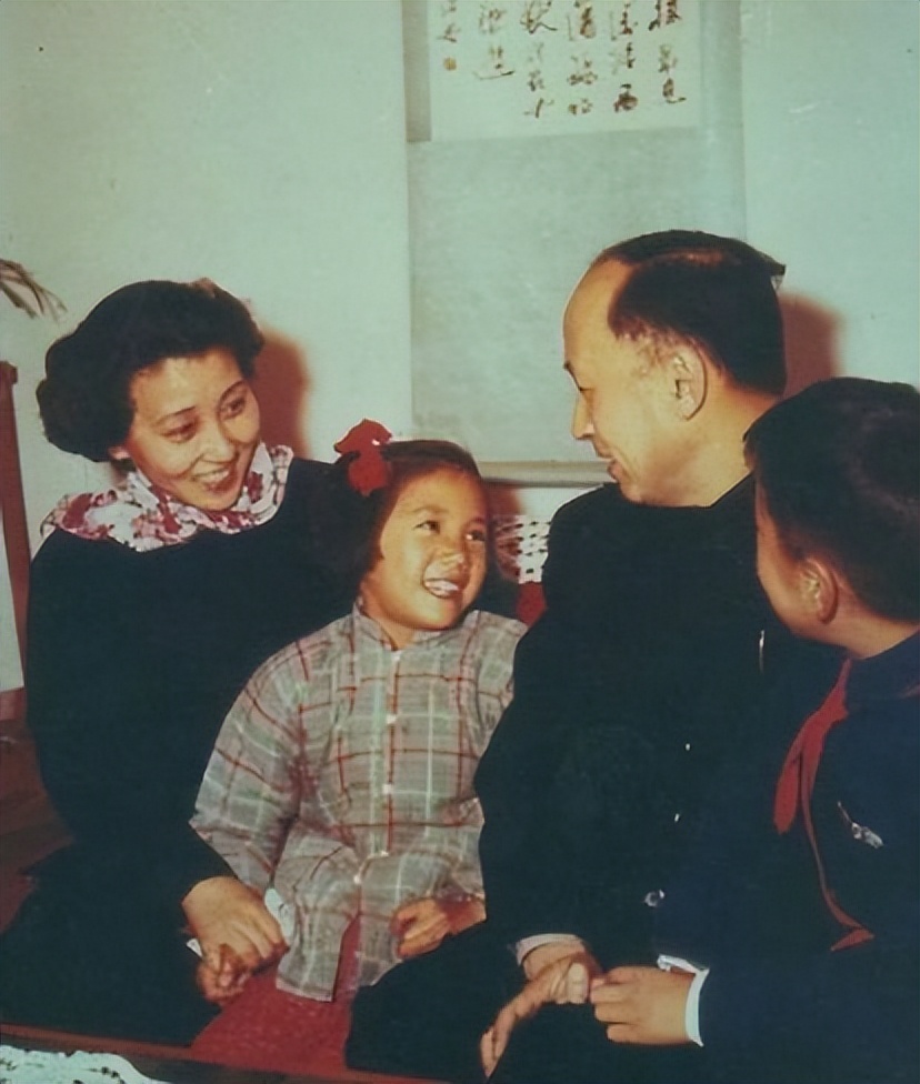 钱学森跟蒋英多大结婚的,钱学森和蒋英几岁结婚的