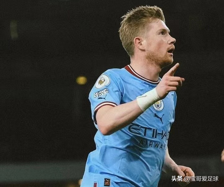 国际足联2022最佳阵容引争议，网友：这阵容前面进4个，后面漏8个