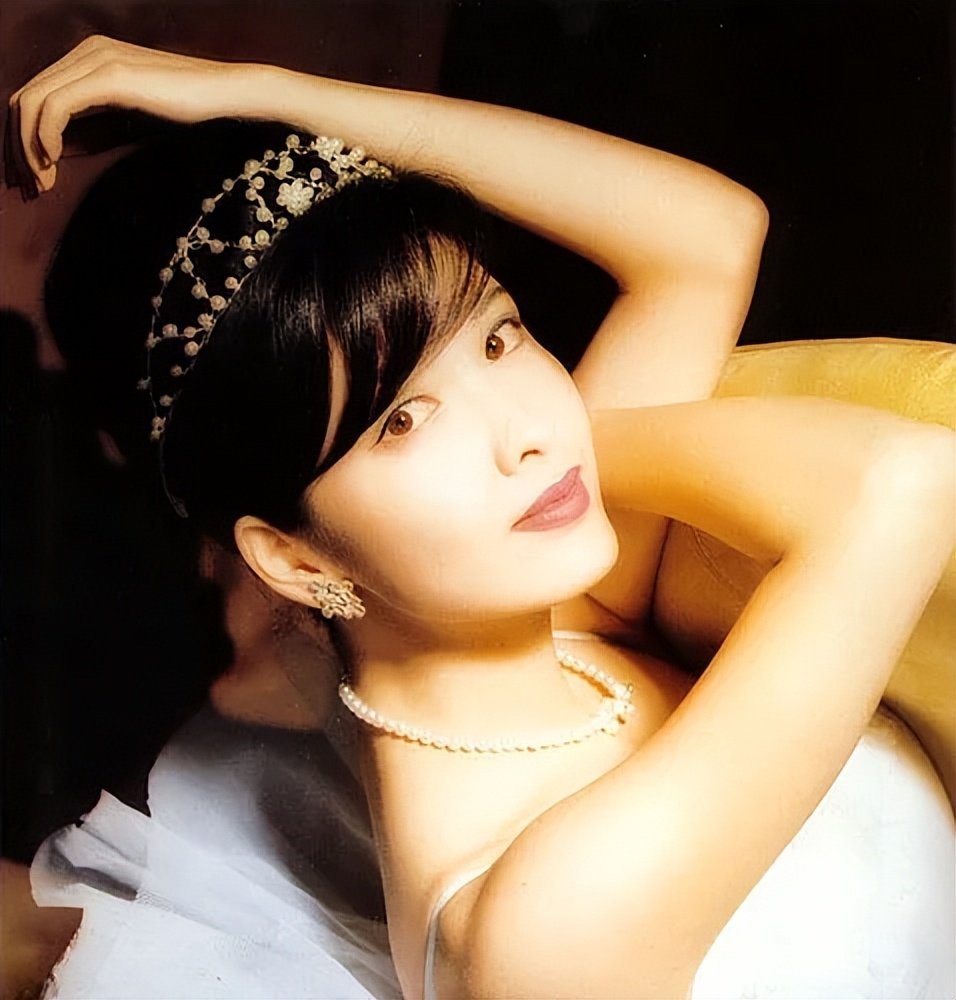 周慧敏被称第一代玉女掌门,玉女掌门周慧敏93年的歌