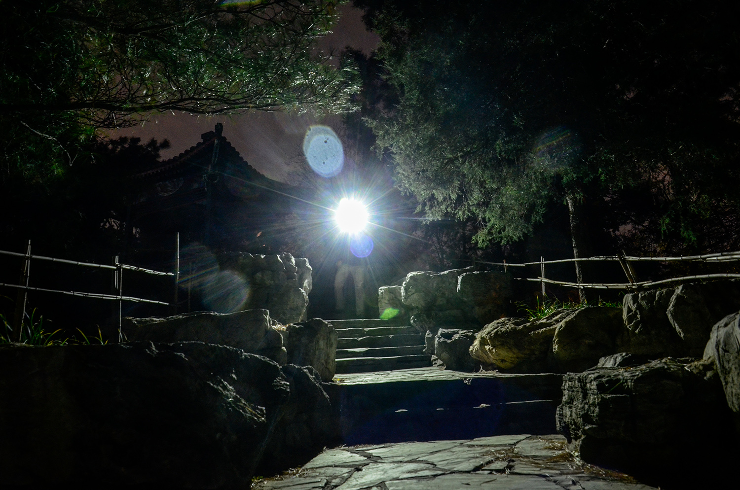 黄白光自由切换两用头灯,泛光和远射一体头灯