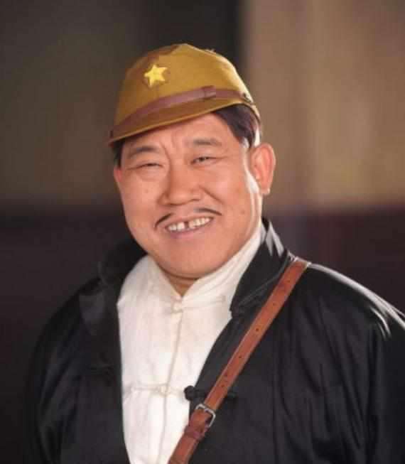 五位长得丑却娶了白天鹅的男星,5位长得丑却娶了白天鹅的男星