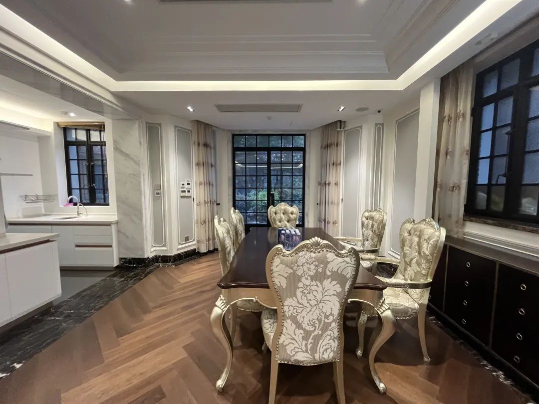 一个月三十万，能租到什么样的房子