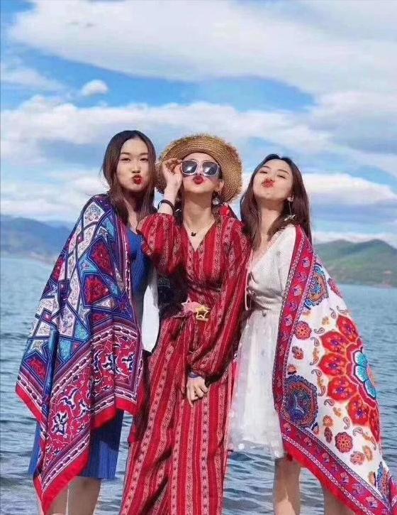 跟团两三天要带行李箱还是背包,跟团游玩背包要一直带着吗