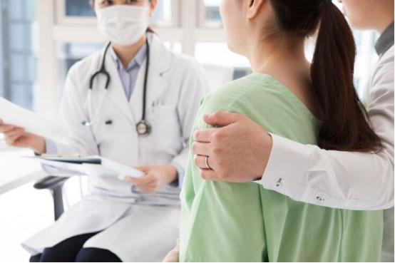 女性到了夜晚放屁多响怎么回事,女性放屁多是什么原因啊