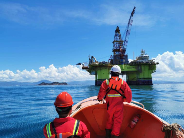 蓝鲸一号开采可燃冰的视频,蓝鲸二号开采了多少可燃冰