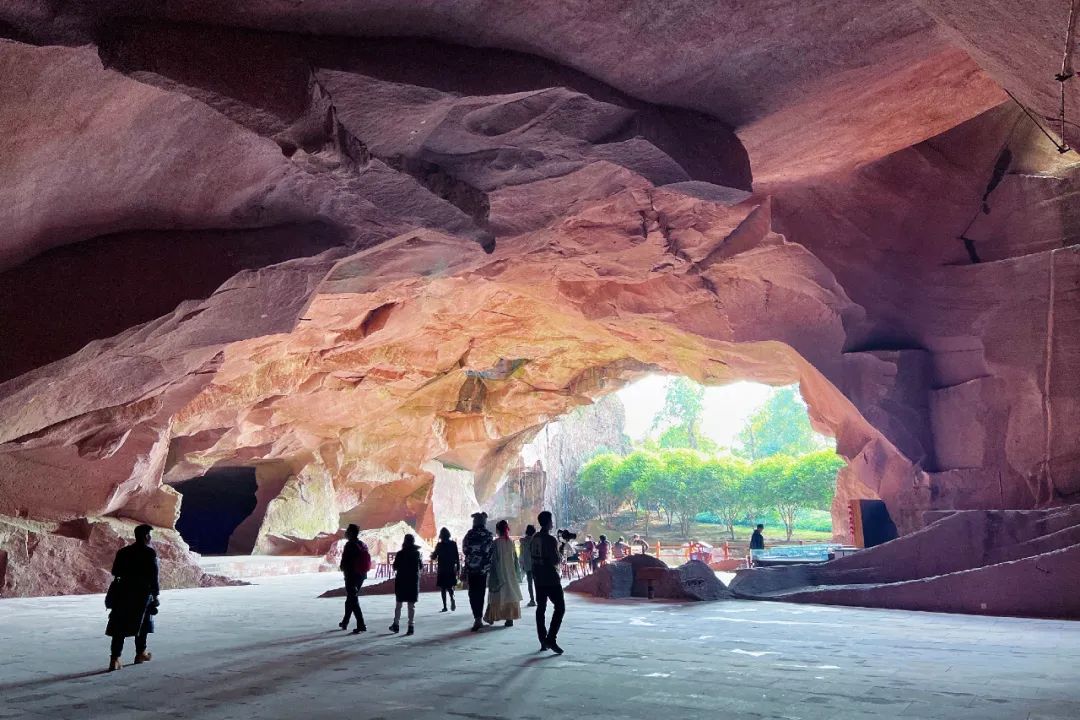 1年有150天住酒店,44次旅行,47次飞行!这江南女子怎么做到的?