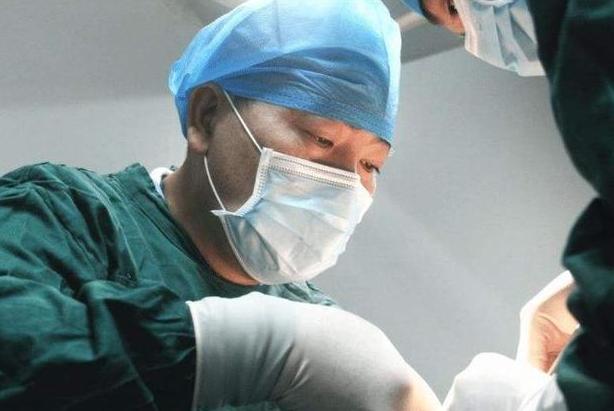 妇产科男医生面对女性隐私部位，会不会出现尴尬呢？医生说出实情