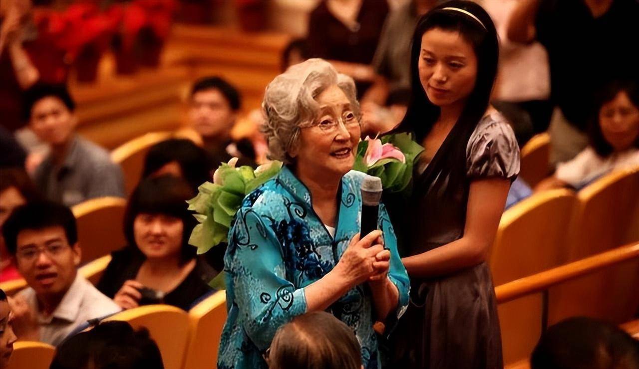 钱学森跟蒋英多大结婚的,钱学森和蒋英几岁结婚的